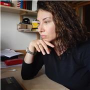 Laureata in economia e scienze della formazione offre lezioni in ambito economico e di italiano per stranieri